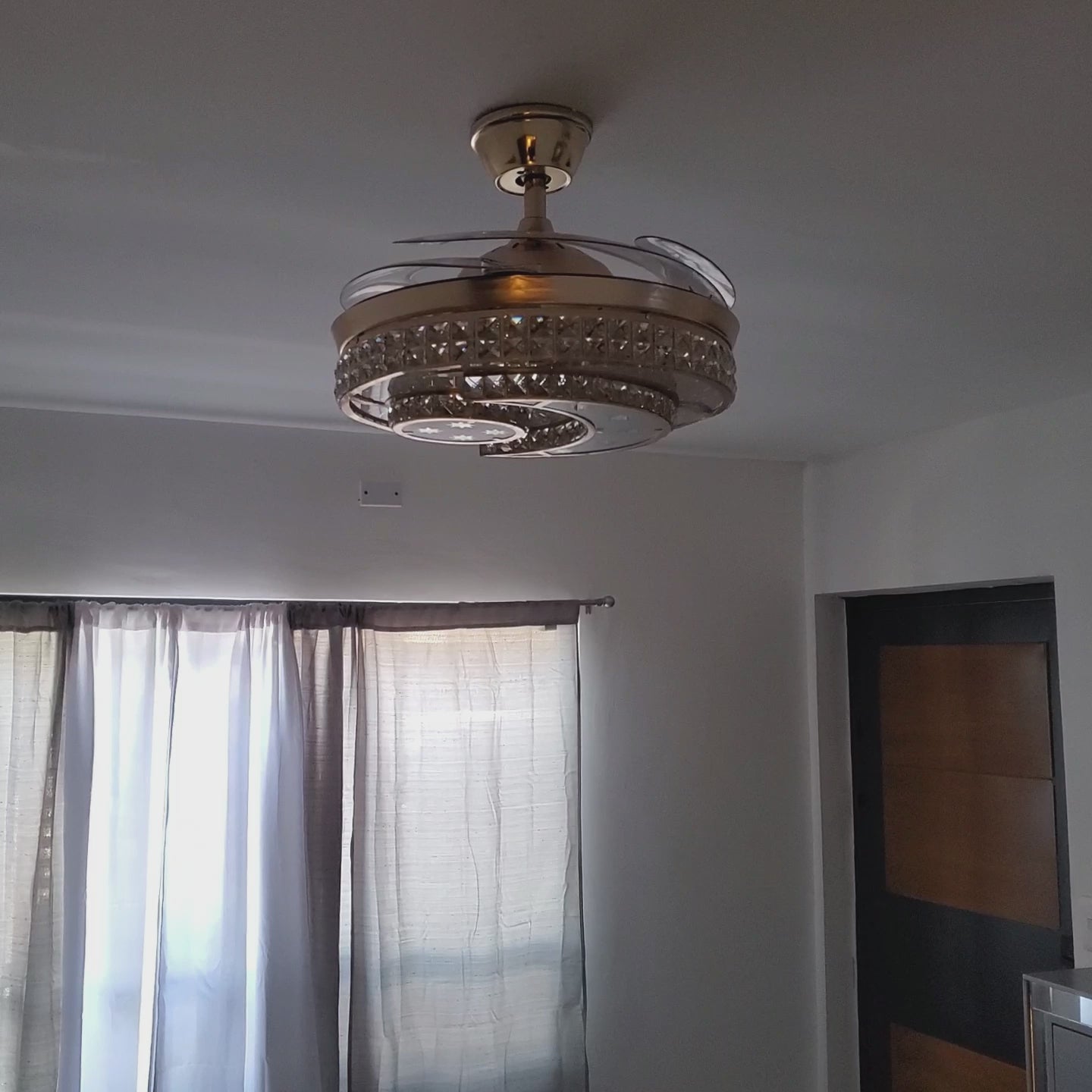 retractable ceiling fans