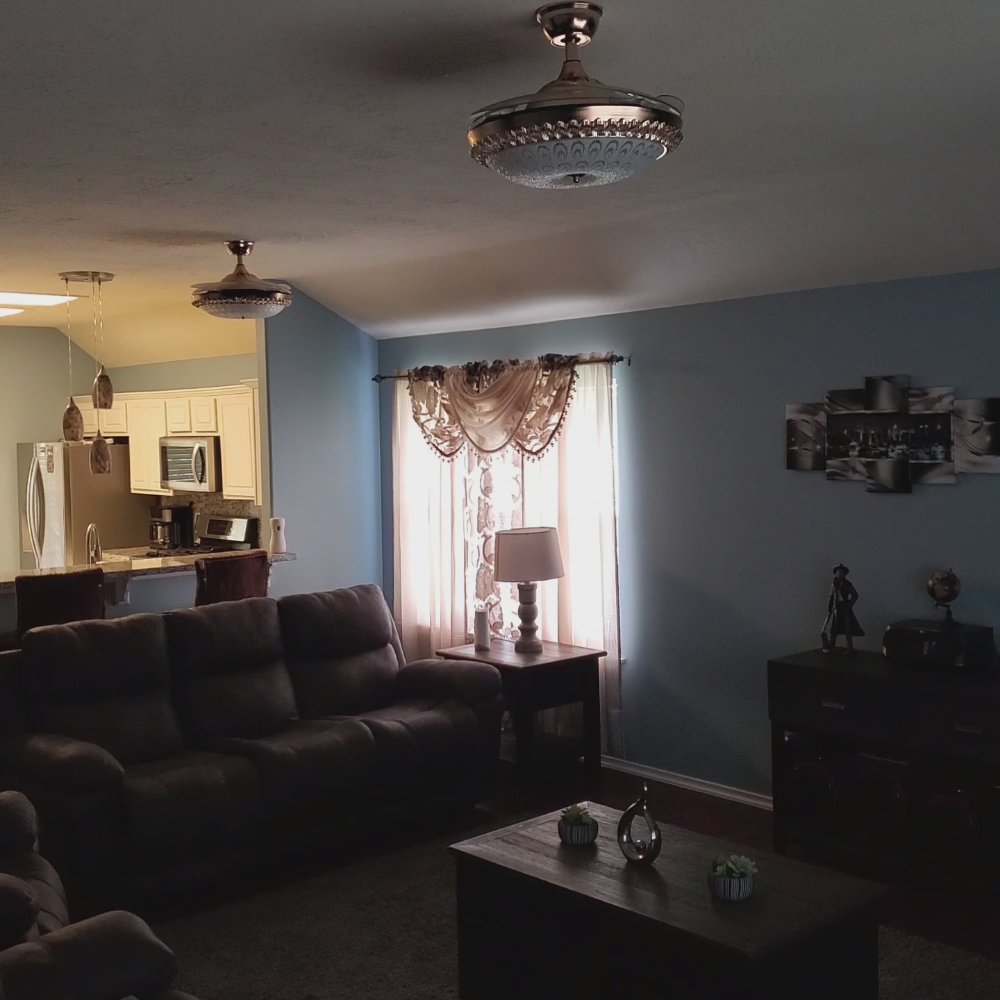 Modern style 42-inch retractable ceiling fan with gold-colored glass Asian art lamp